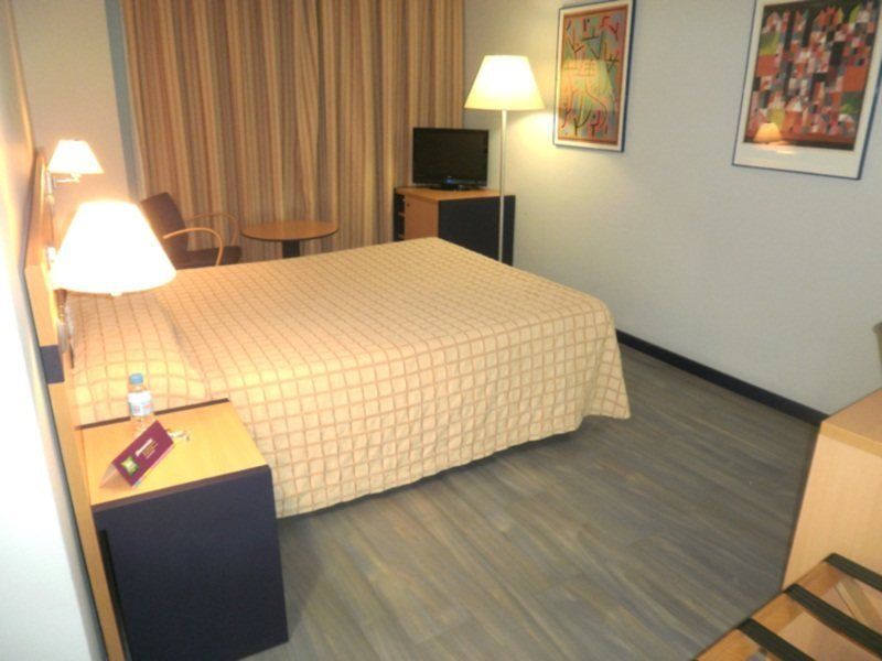 Ibis Styles Zaragoza Ramiro I Hotel Room photo